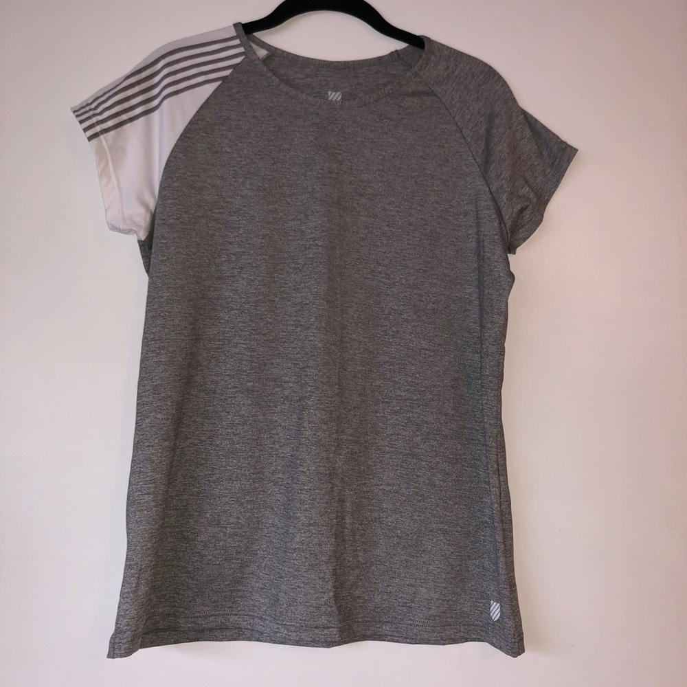 KSwiss tennis athletic top color is heather gray striped sleeve Size XL
